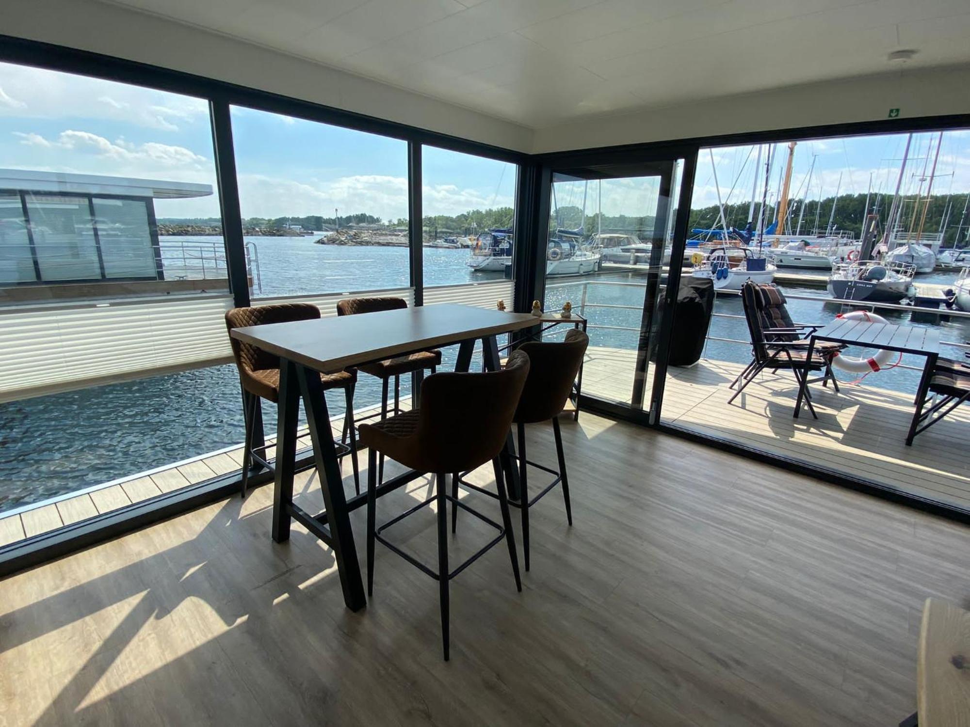 Urlaub Auf Dem Wasser Mit Einmaligen Ausblick - Well Hausboote Boltenhagen 10 Luaran gambar